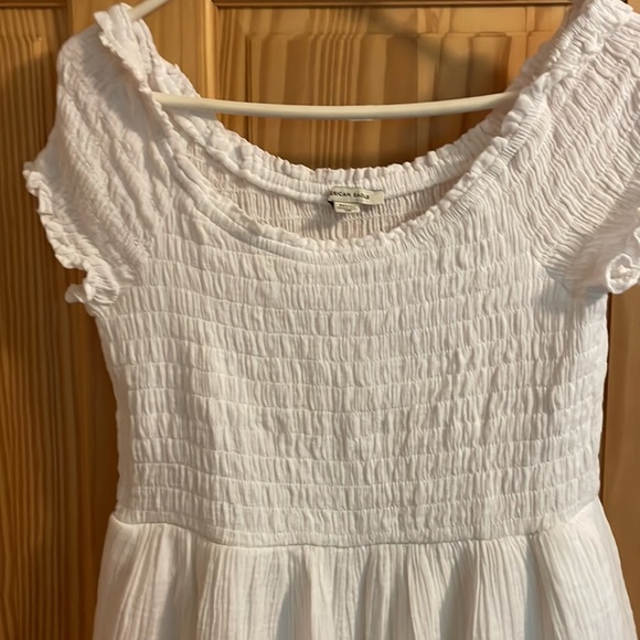 White dress - Picture 2 of 2